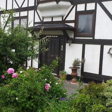 Hemingway'S By The Sea Bed & Breakfast Victoria Exterior photo