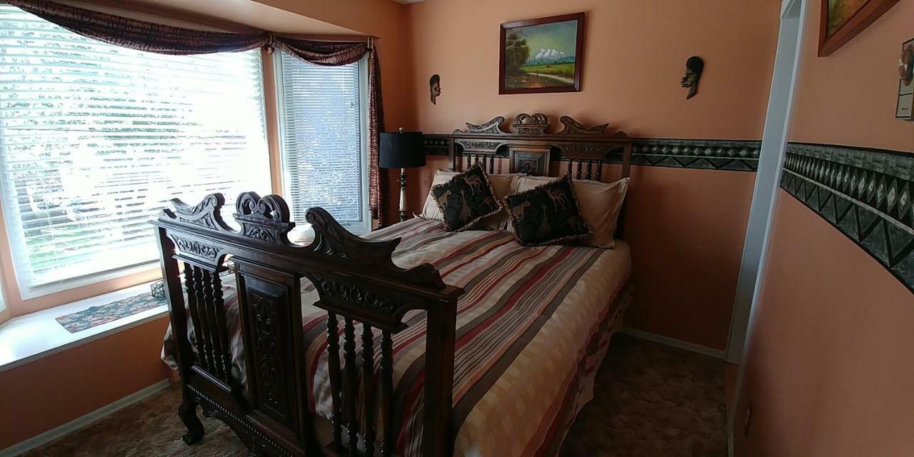 Hemingway'S By The Sea Bed & Breakfast Victoria Exterior photo
